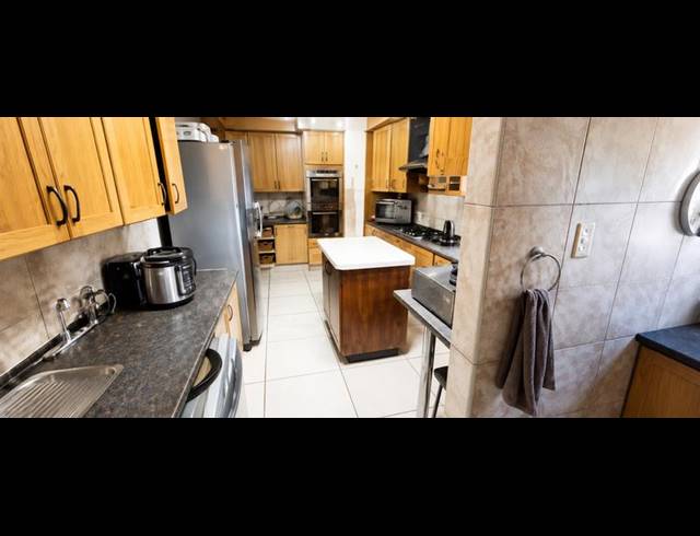 9 BEDROOM HOUSE FOR SALE IN WIERDA PARK